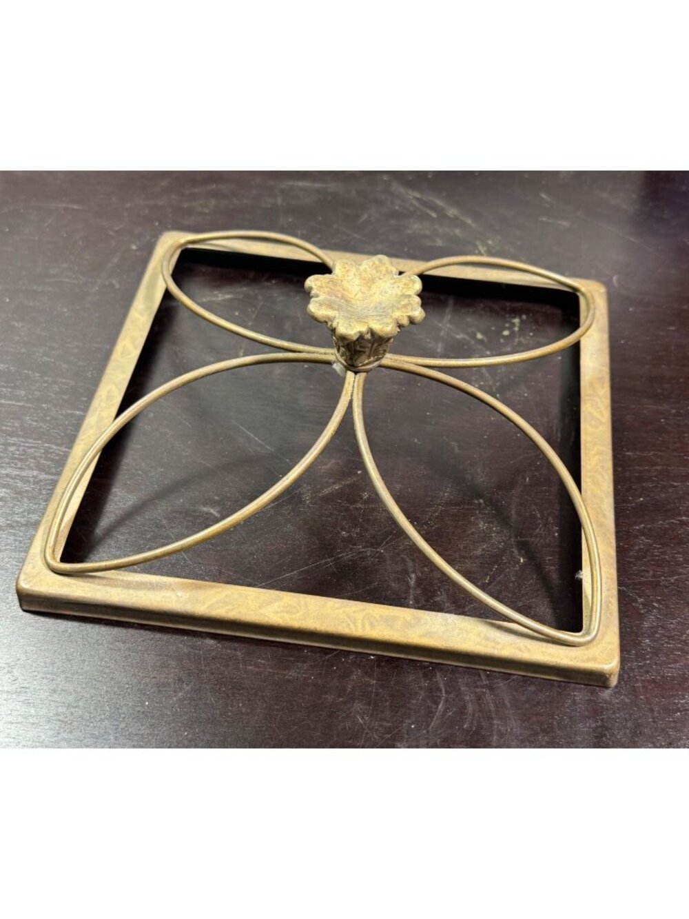 Decorative Brass Metal Finial Lamp Topper With Floral Center Design